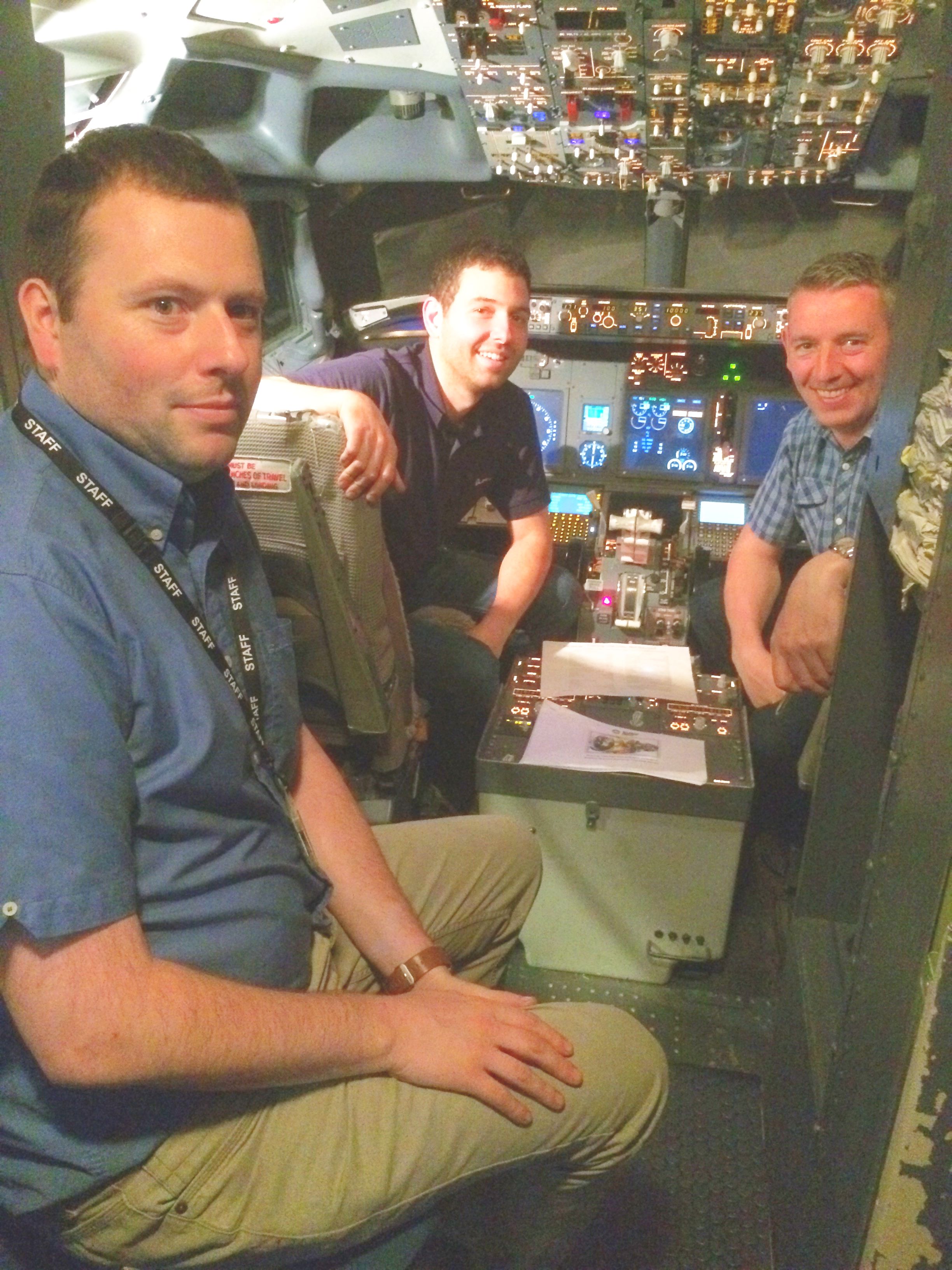 aidan-dooley-aag-with-boeing-engineers-in-atlantic-airventure-b737-sim-july-2017
